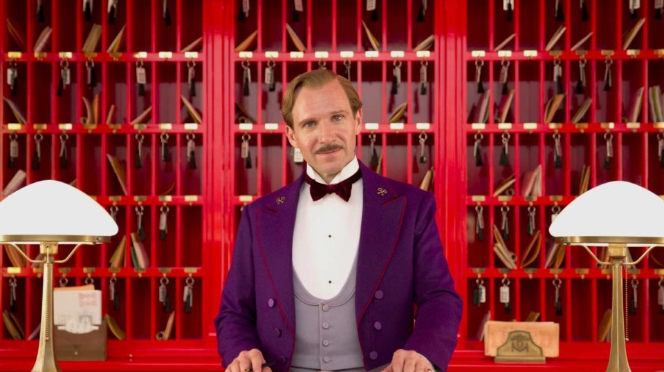 Ralph Fiennes v Grandhotelu Budapešť.
